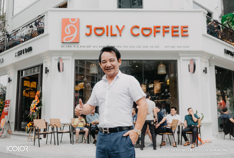 Bộ giải pháp thiết kế thương hiệu toàn diện cho chuỗi cửa hàng Joily Coffee.