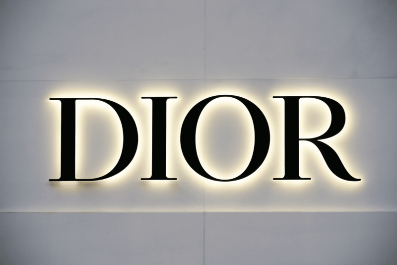 Logo Dior: Biểu Tượng Quyền Lực Của Ngành Thời Trang